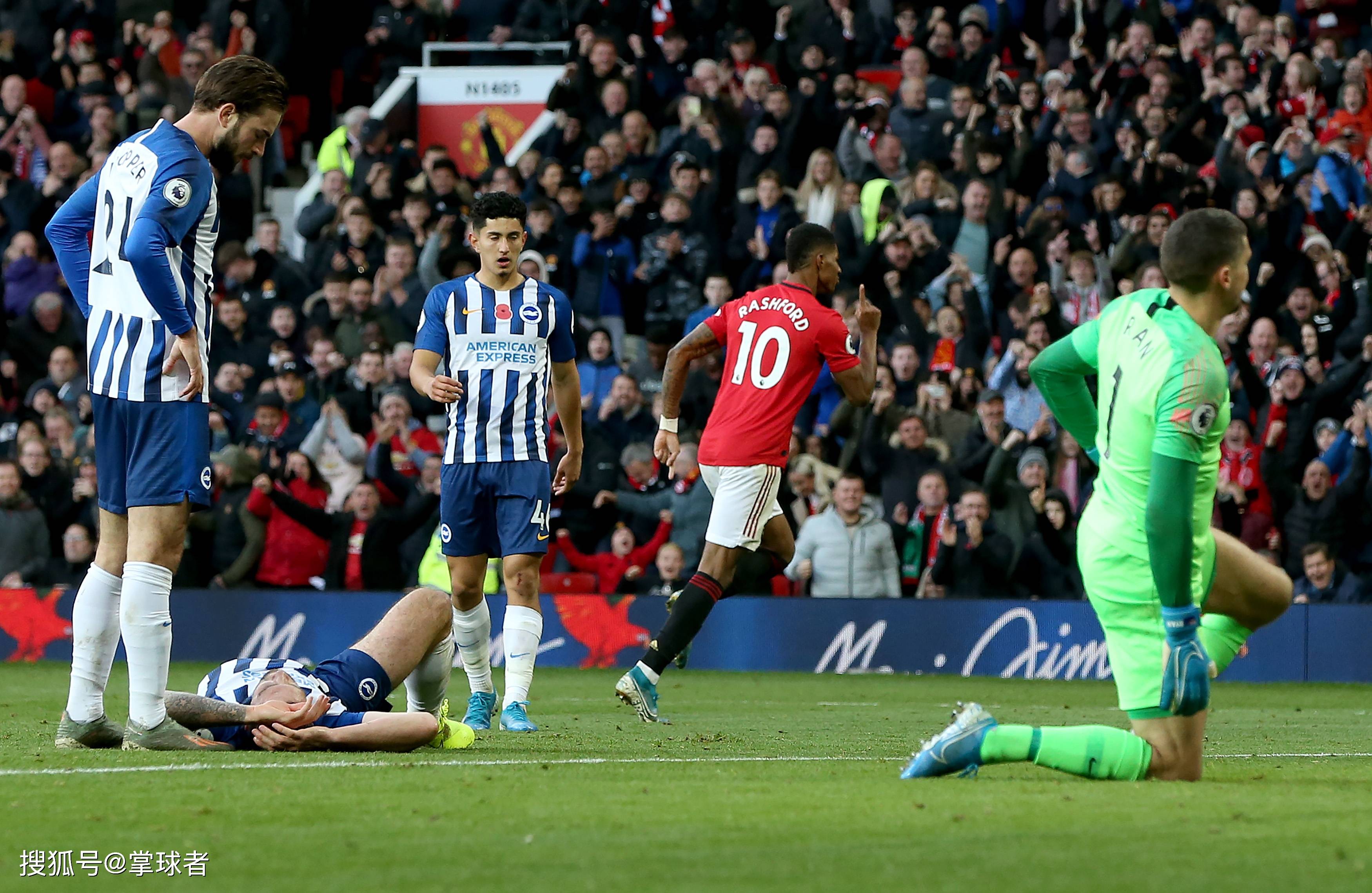 两队在中场 两队在中场